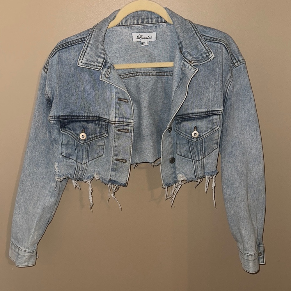 Cropped denim jacket